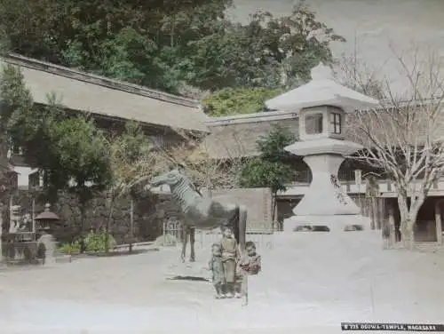 "Osuwa-Temple, Nagasaki", kolorierter  Vintage Albuminabzug, Japan, um 1850-1899