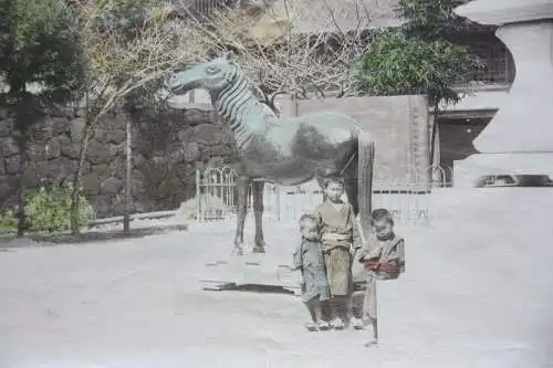 "Osuwa-Temple, Nagasaki", kolorierter  Vintage Albuminabzug, Japan, um 1850-1899