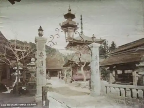 "Mayasan Temple at Kobe", kolorierter  Vintage Albuminabzug, Japan, um 1850-1899