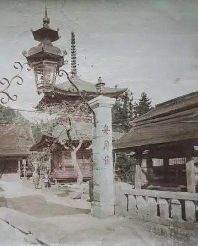 "Mayasan Temple at Kobe", kolorierter  Vintage Albuminabzug, Japan, um 1850-1899