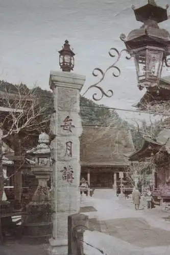 "Mayasan Temple at Kobe", kolorierter  Vintage Albuminabzug, Japan, um 1850-1899