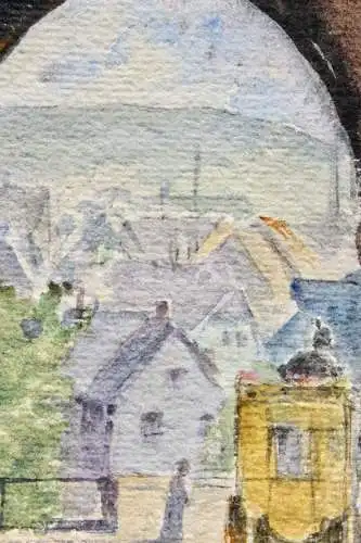 Blick durch den Torbogen eines Stadttores auf eine Kleinstadt, Aquarell, um 1900