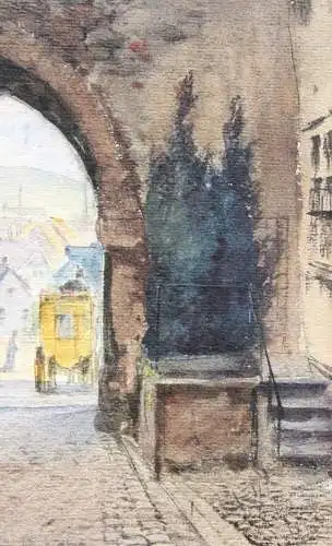 Blick durch den Torbogen eines Stadttores auf eine Kleinstadt, Aquarell, um 1900