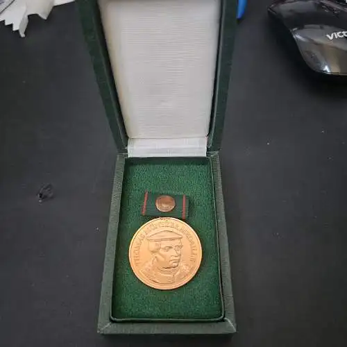 Thomas Müntzer Medaille  DDR Bronestufe 