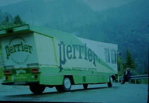 Orig 35mm DIA Slide Tour de France cycliste Bus Perrier France   1981 B12/112