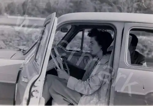 Vintage BW Negativ Foto Woman sitting in the drivers seat of a car  B10/20