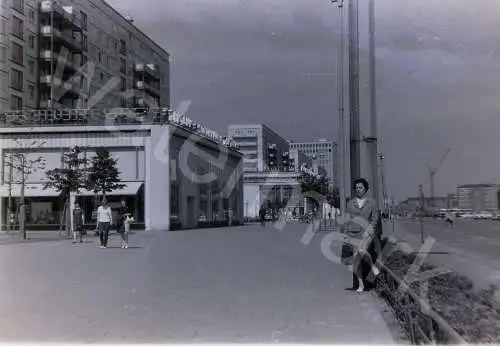 Vintage BW Negativ Foto  Berlin Strassenszene 1950s  B10/22