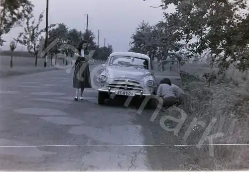 Vintage Negativ Foto Panne mit Skoda 440  1950s  B10/34