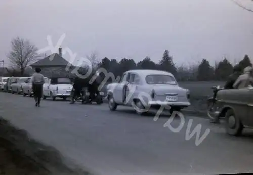 Vintage BW Negativ Foto Oldtimer - Verkehr in den 60ern  B10/43