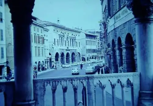 Orig 35mm DIA Slide Italien Udine Udine Via Mercatovecchio Streetscen '60s B13/4