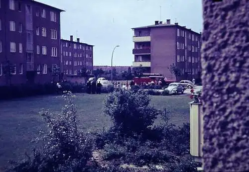 Orig 35mm DIA Slide Wohnsiedlung Berlin /??/&altes Feuerwehrwagen  1960 B13/21