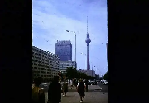 Original  MINI DIA DDR Berlin Blick zum Fernsehturm 1969 B13/142