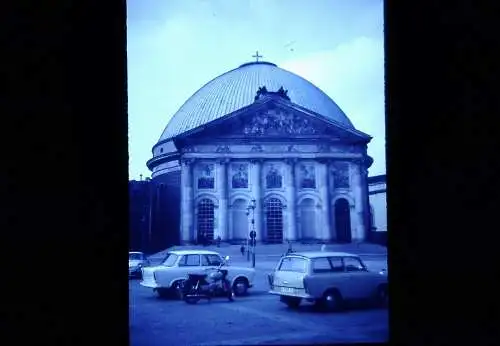 Original  MINI DIA DDR  Berlin Bebelplatz mit Trabant 1969 B13/45