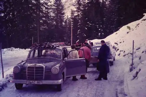 Vintage Dia Film Slide 35mm Mercedes Benz 120 im Schnee '60s B5/L77