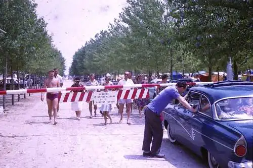 Vintage Dia Film Slide 35mm Ford Taunus 17M aus den '60ern B4/L28