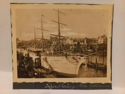 Vintage Foto erste schwimmende Jugendherberge  Hein Godenwind in Hamburg 1938