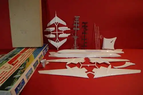 VEB Plasticart TUPOLEV TU-154 INTERFLUG 1:100 Made in GDR 9360 Zschopau