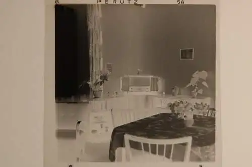 Vintage Negativ Foto Wohnzimmer mit Röhrenradio in Deutschland  '60s
