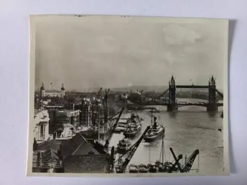 Vintage Foto  LondonTower Bridge, Steamer on Thames  c1940