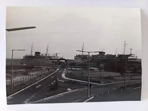 Vintage Foto B&W Puttgarden, Hafen   1964  12x9cm