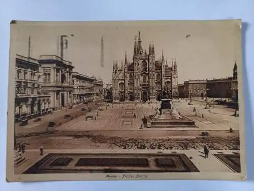 AK Postcard CPA  Italien Mailand Piazzo del Duomo