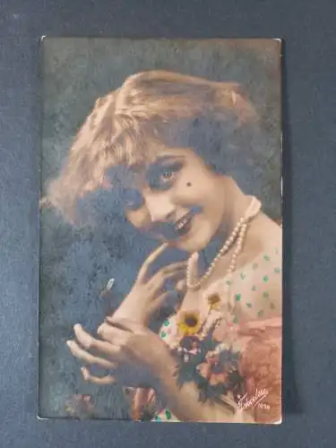 AK Postcard CPA  Junge Dame - Portrait c1920s