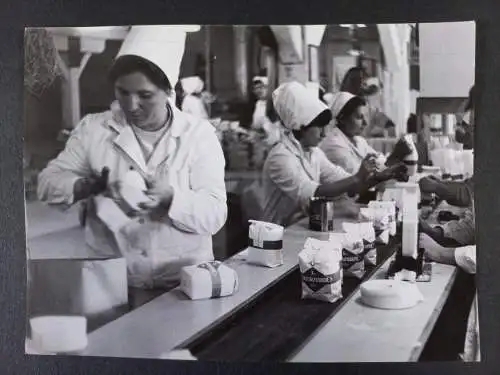 Vintage Foto Ungarn Zuckerfabrik - Frauen arbeiten in der Zuckerfabrik 1960s