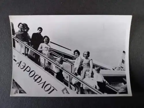Vintage Foto Einsteigen in eine Aeroflot Maschine  '60s