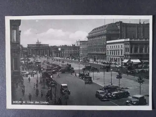 AK Postcard CPA Deutschland Berlin W. Unter den Linden m. Oldtimer