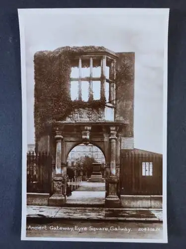 AK Postcard CPA Valentine's Postcards Galway - Ancient Gateway, Eyre Square