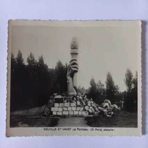 AK Postcard CPA France Neuville St Vaast Le Flambeau