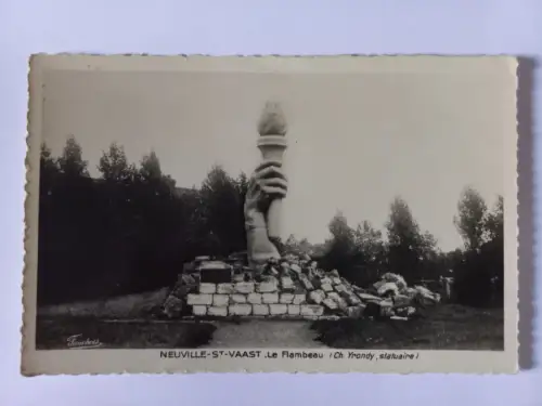 AK Postcard CPA France Neuville St Vaast Le Flambeau