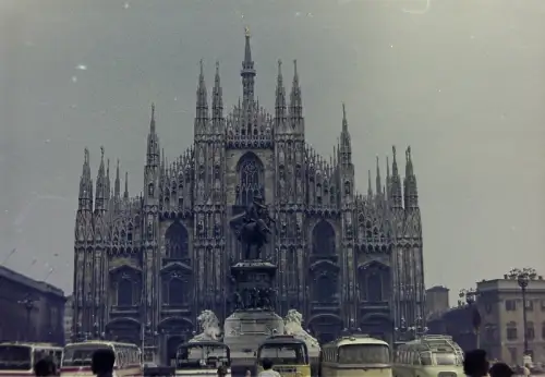 Vintage Foto Negativ Italien Mailand Piazzo del Duomo Strassenszene 1970s