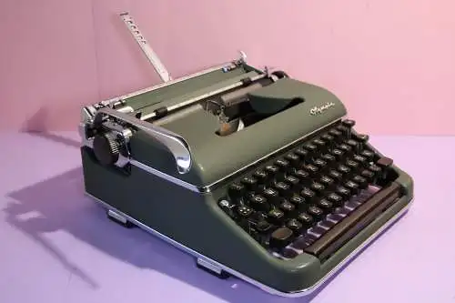 Olympia SM3 Schreibmaschine dunkelgrün - Ser. Nr. 593591 