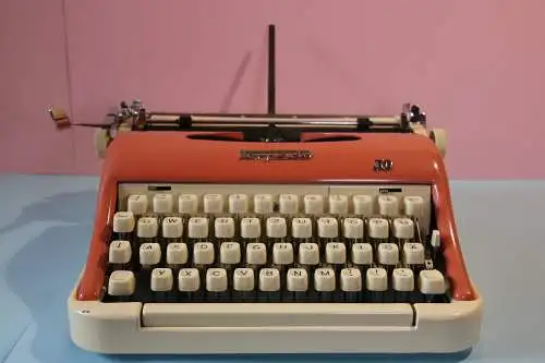 Torpedo 30 Schreibmaschine – Creme- & Lachsfarbe, QWERTZ, mit Originalkoffer