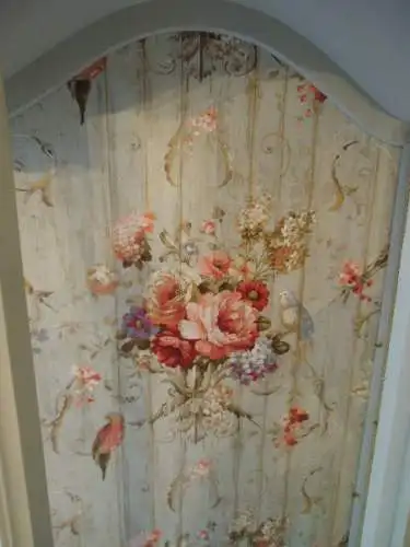 Vitrine Holzvitrine Barockstil Vintage Rosen Standvitrine Brocante Glasvitrine Badezimmer Landhaus Cottage