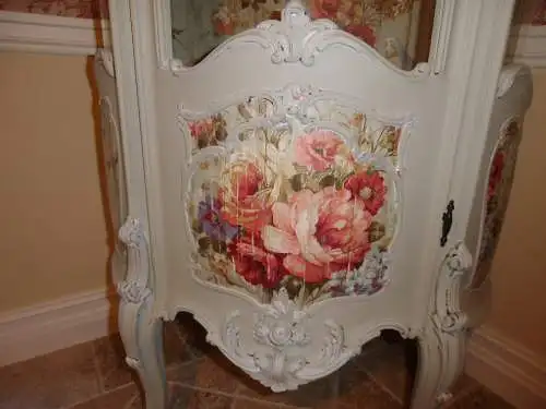Vitrine Holzvitrine Barockstil Vintage Rosen Standvitrine Brocante Glasvitrine Badezimmer Landhaus Cottage