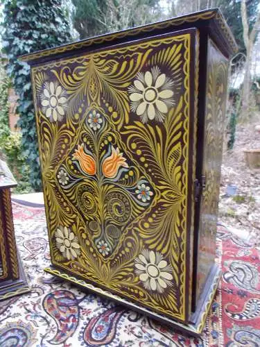 Unikat 2 Arts and Crafts Hängekästchen Schatulle Wandkästchen Wandschränkchen  Handarbeit Holzkästchen Schmuckschatulle Holzkästchen