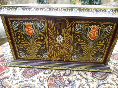 Unikat 2 Arts and Crafts Hängekästchen Schatulle Wandkästchen Wandschränkchen  Handarbeit Holzkästchen Schmuckschatulle Holzkästchen