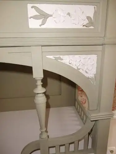 Antik Jugendstil Vertiko Kommode Schrank Anrichte Sideboard Brocante Weiß Grün Landhaus Cottage 