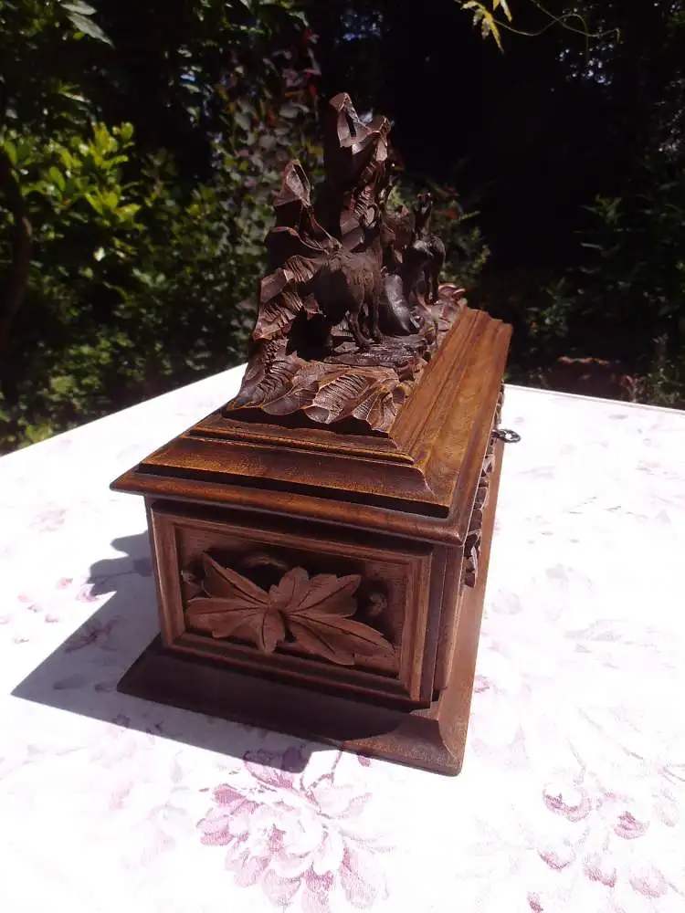 Antik Holzschatulle Schatulle Kassette Kästchen Schmuckkästchen Schnitzerei Unikat Berg Ziegen Fels Holzkiste Eiche Holzbox Dose Deckel  1