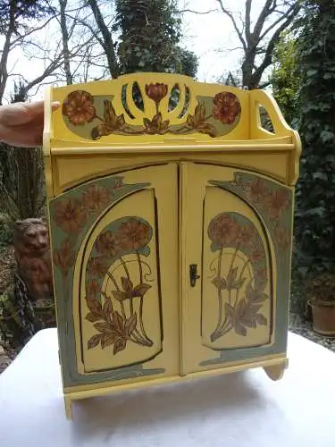 Antik Jugendstil Wandschränkchen Hängeschränkchen Schränkchen Apothekerschränkchen Brandmalerei Floral Wandkästchen Hängekästchen Blumen