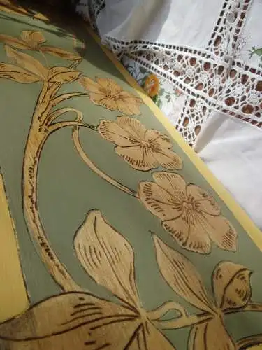 Antik Jugendstil Wandschränkchen Hängeschränkchen Schränkchen Apothekerschränkchen Brandmalerei Floral Wandkästchen Hängekästchen Blumen