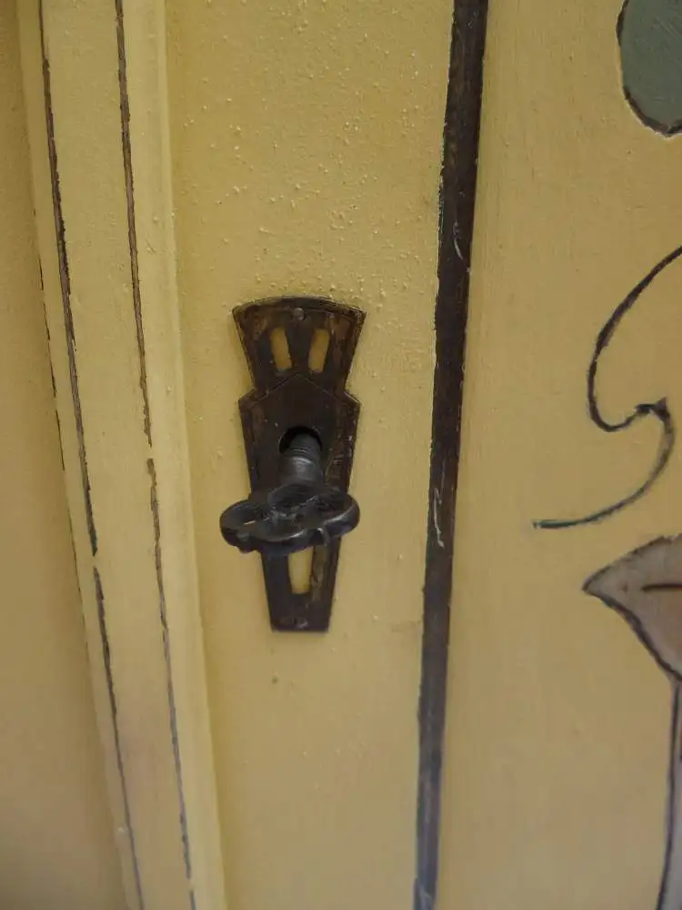 Antik Jugendstil Wandschränkchen Hängeschränkchen Schränkchen Apothekerschränkchen Brandmalerei Floral Wandkästchen Hängekästchen Blumen 2