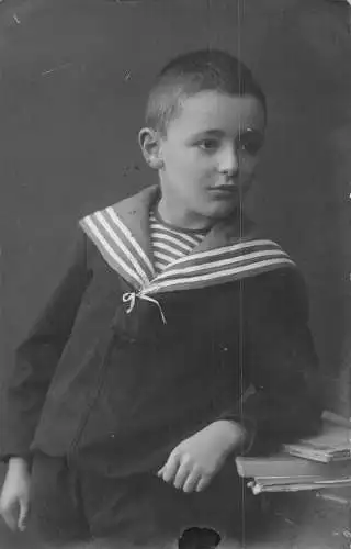 A094 Echt Foto 1909 Kleiner Junge in Marine Uniform Studio Wilhelm Klopp&Co Postkarte