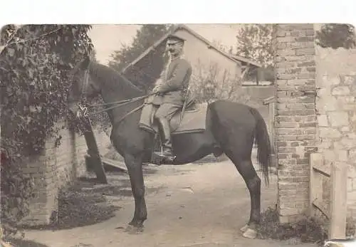 A096 Deutsche Offiziersreserve Division 1918 Stehend auf Pferd RPPC Feldpostkarte