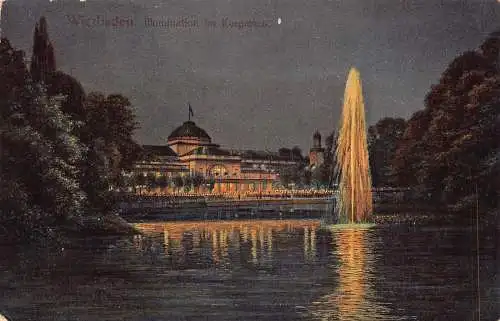 A142 Deutschland 1920 Wiesbadener Beleuchtung im Kurgarten bei Nacht Brunnen Postkarte