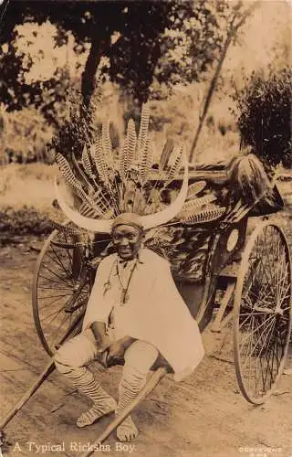 Südafrika typischer Rikscha-Junge Wagen einheimische ethnische Federn Vintage Postkarte