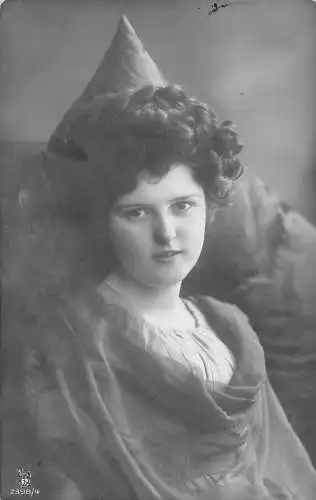 Russland 1909 Echt Foto Portrait Frau mit lockigem Haar Vintage Postkarte