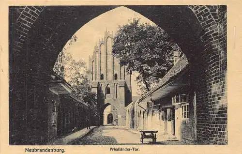 Deutschland Neubrandenburg Friediaender Tor Vintage Postkarte